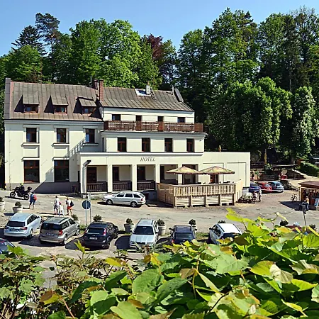 מלון Podkost Libošovice